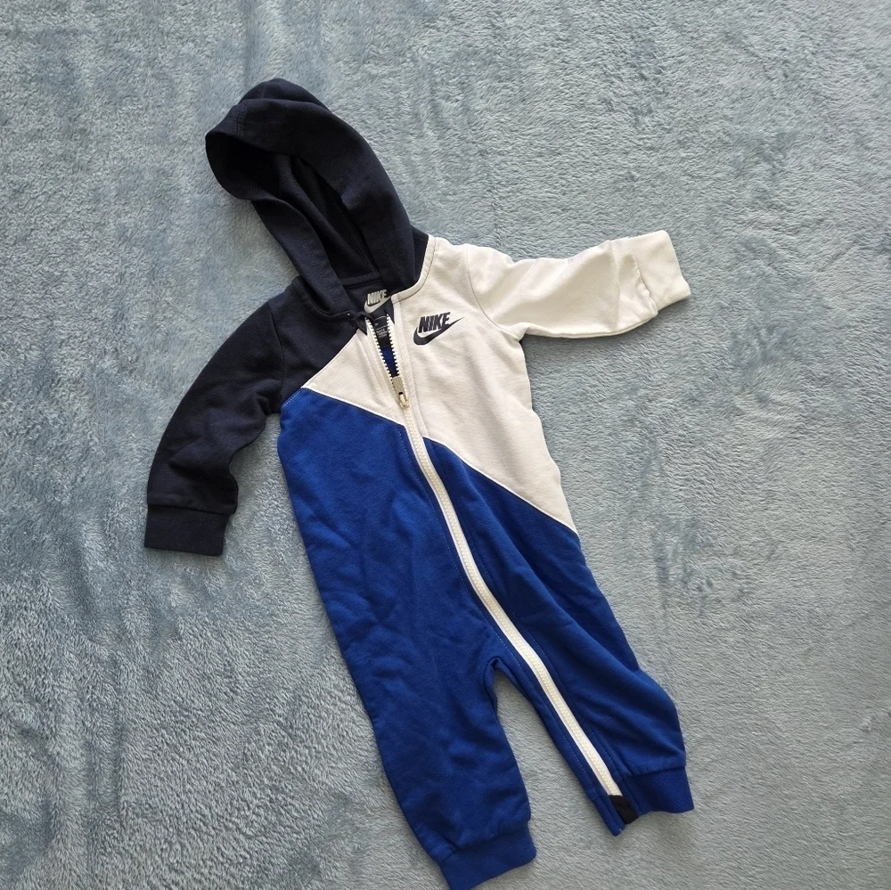 Nike Baby Navy and White Hooded One Piece Size 9 Months